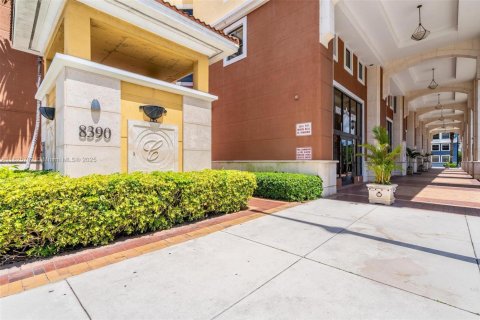 Condo in Miami, Florida, 2 bedrooms  № 1797641 - photo 3