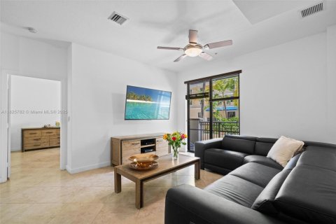 Condo in Miami, Florida, 2 bedrooms  № 1797641 - photo 12