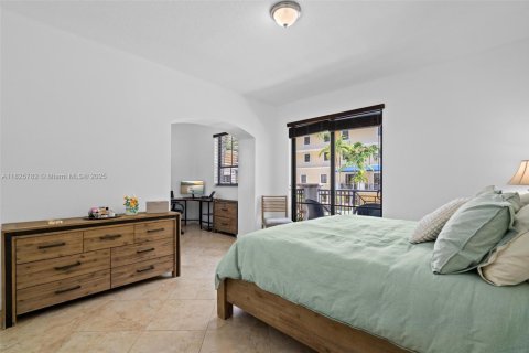 Condo in Miami, Florida, 2 bedrooms  № 1797641 - photo 15