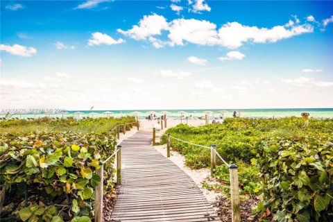 Copropriété à louer à Sunny Isles Beach, Floride: 2 chambres, 133.31 m2 № 2168144 - photo 21