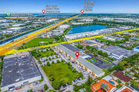 Propiedad comercial en venta en Hialeah Gardens, Florida № 1925115 - foto 24