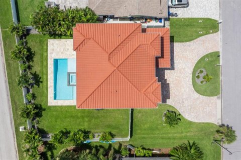 House in Belleair Beach, Florida 4 bedrooms, 310.39 sq.m. № 1843772 - photo 6