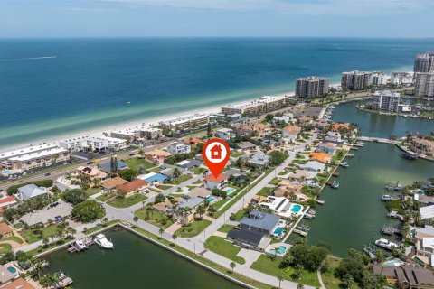 House in Belleair Beach, Florida 4 bedrooms, 310.39 sq.m. № 1843772 - photo 7