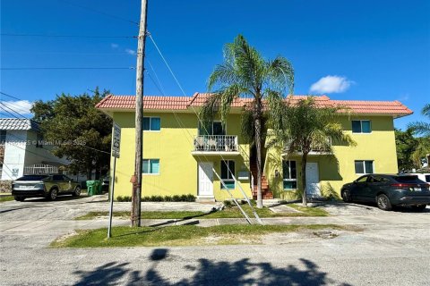 Immobilier commercial à vendre à Miami, Floride: 296.92 m2 № 1953565 - photo 1