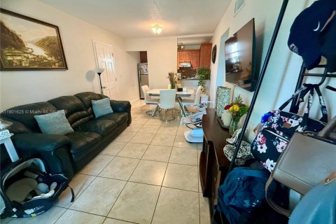 Immobilier commercial à vendre à Miami, Floride: 296.92 m2 № 1953565 - photo 2