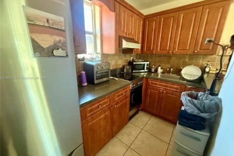 Immobilier commercial à vendre à Miami, Floride: 296.92 m2 № 1953565 - photo 12