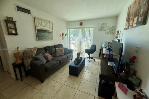 Immobilier commercial à vendre à Miami, Floride: 296.92 m2 № 1953565 - photo 7
