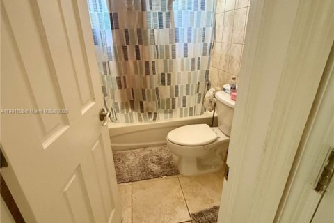 Immobilier commercial à vendre à Miami, Floride: 296.92 m2 № 1953565 - photo 17