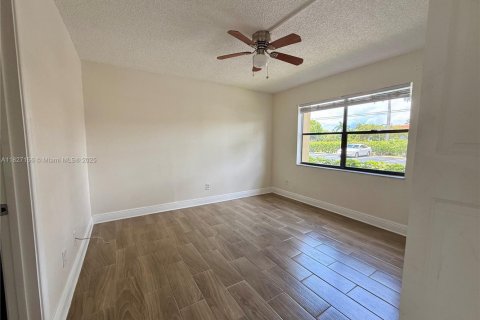 Condo in Coral Springs, Florida, 2 bedrooms  № 1938446 - photo 7