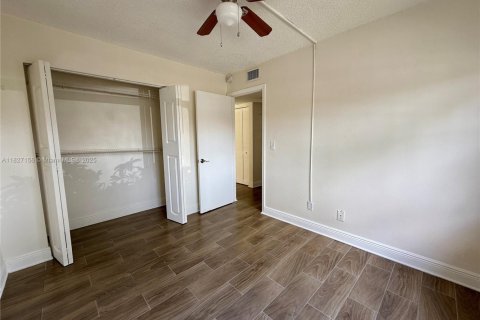 Condominio en alquiler en Coral Springs, Florida, 2 dormitorios, 74.32 m2 № 1938446 - foto 6
