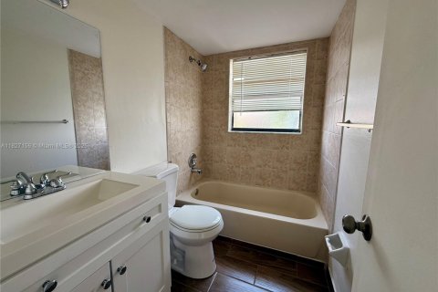 Condo in Coral Springs, Florida, 2 bedrooms  № 1938446 - photo 4