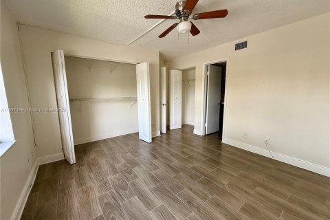 Condominio en alquiler en Coral Springs, Florida, 2 dormitorios, 74.32 m2 № 1938446 - foto 8
