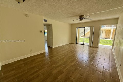 Condominio en alquiler en Coral Springs, Florida, 2 dormitorios, 74.32 m2 № 1938446 - foto 1