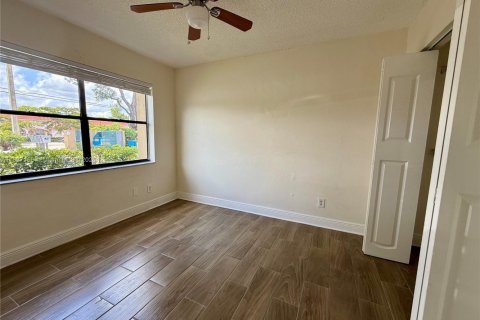 Condominio en alquiler en Coral Springs, Florida, 2 dormitorios, 74.32 m2 № 1938446 - foto 5