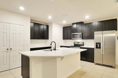 Casa en venta en Kissimmee, Florida, 4 dormitorios, 240.25 m2 № 1804918 - foto 2