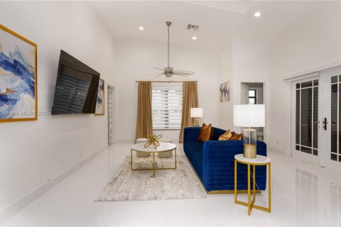 House in Plantation, Florida 7 bedrooms, 350.06 sq.m. № 2061305 - photo 9