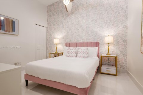 House in Plantation, Florida 7 bedrooms, 350.06 sq.m. № 2061305 - photo 13