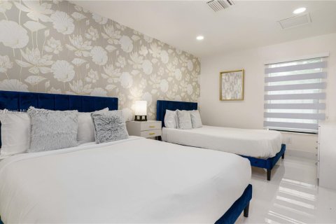 House in Plantation, Florida 7 bedrooms, 350.06 sq.m. № 2061305 - photo 17