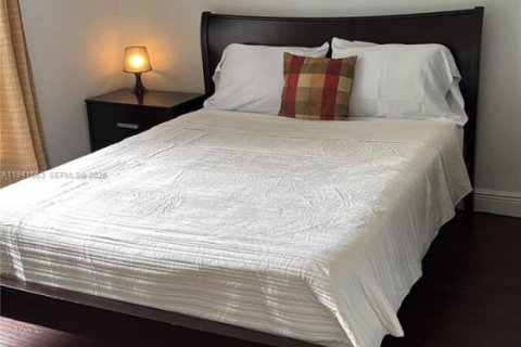 Снять в аренду квартиру в Дорал, Флорида 2 спальни, 96.62м2, № 2000758 - фото 4