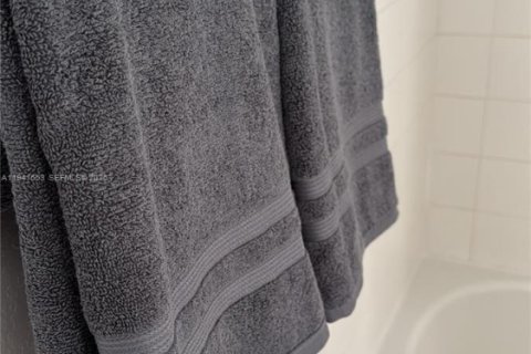 Снять в аренду квартиру в Дорал, Флорида 2 спальни, 96.62м2, № 2000758 - фото 9