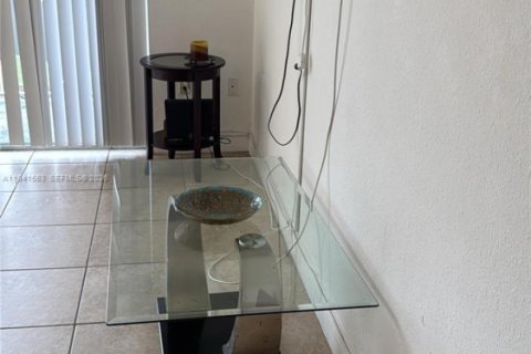 Снять в аренду квартиру в Дорал, Флорида 2 спальни, 96.62м2, № 2000758 - фото 5