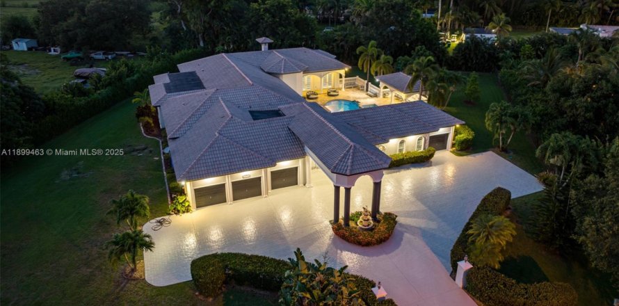 Villa ou maison à Davie, Floride 9 chambres, 521.46 m2 № 1951236