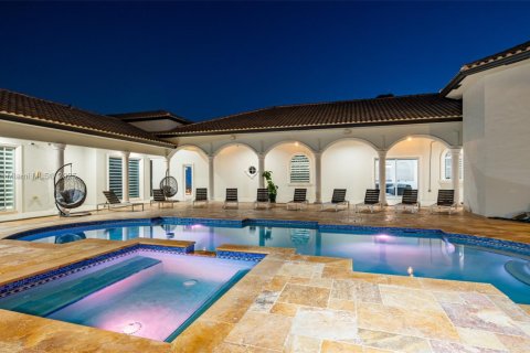 Villa ou maison à louer à Davie, Floride: 9 chambres, 521.46 m2 № 1951236 - photo 15