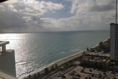 Снять в аренду кондоминиум в Халландейл-Бич, Флорида 1 спальня, 80.82м2, № 1974763 - фото 24