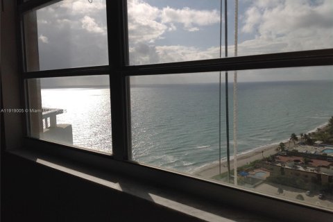 Снять в аренду кондоминиум в Халландейл-Бич, Флорида 1 спальня, 80.82м2, № 1974763 - фото 19