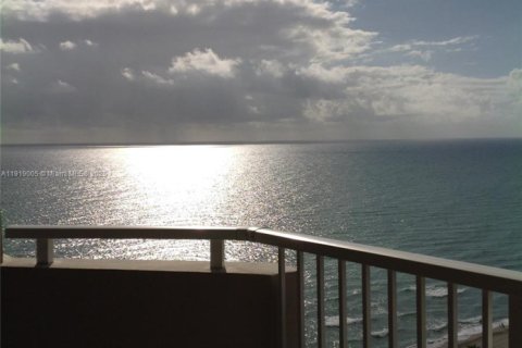 Снять в аренду кондоминиум в Халландейл-Бич, Флорида 1 спальня, 80.82м2, № 1974763 - фото 16