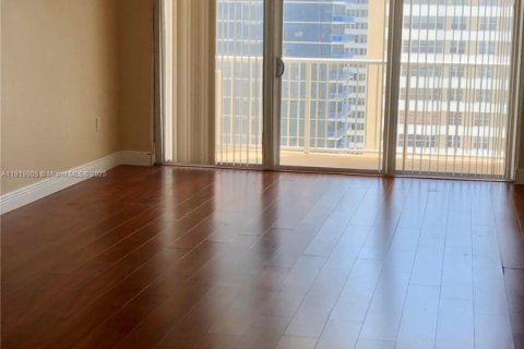 Снять в аренду кондоминиум в Халландейл-Бич, Флорида 1 спальня, 80.82м2, № 1974763 - фото 10