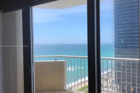 Снять в аренду кондоминиум в Халландейл-Бич, Флорида 1 спальня, 80.82м2, № 1974763 - фото 15