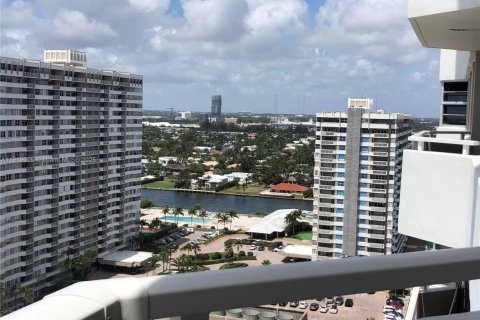 Снять в аренду кондоминиум в Халландейл-Бич, Флорида 1 спальня, 80.82м2, № 1974763 - фото 11