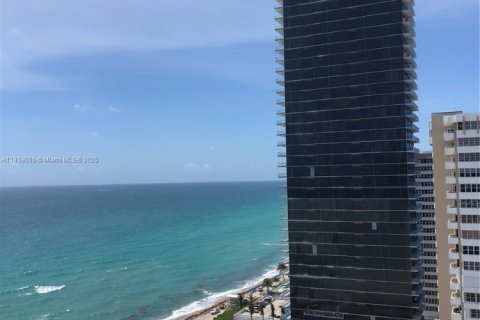 Снять в аренду кондоминиум в Халландейл-Бич, Флорида 1 спальня, 80.82м2, № 1974763 - фото 4