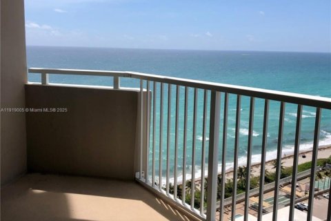 Снять в аренду кондоминиум в Халландейл-Бич, Флорида 1 спальня, 80.82м2, № 1974763 - фото 5