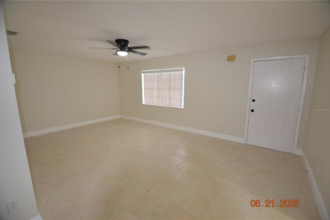 House in Deltona, Florida 3 bedrooms, 103.21 sq.m. № 1848058 - photo 7
