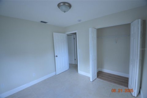 House in Deltona, Florida 3 bedrooms, 103.21 sq.m. № 1848058 - photo 2