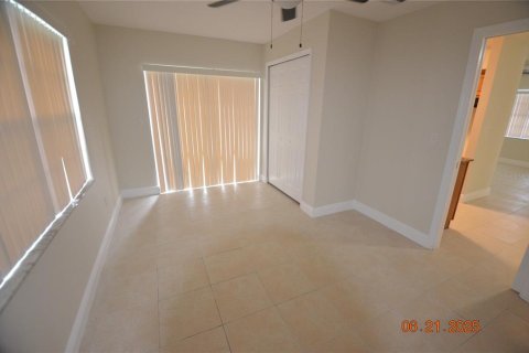 House in Deltona, Florida 3 bedrooms, 103.21 sq.m. № 1848058 - photo 9