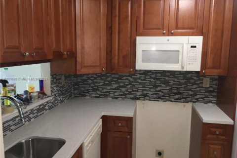 Condo in Miramar, Florida, 2 bedrooms  № 1153925 - photo 3