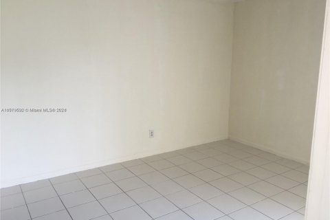 Condo in Miramar, Florida, 2 bedrooms  № 1153925 - photo 6
