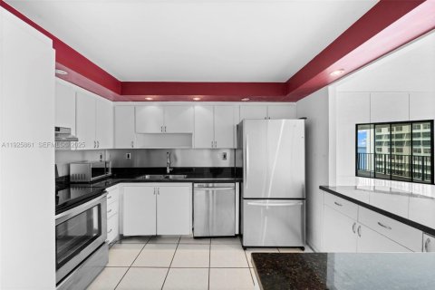 Copropriété à louer à Miami, Floride: 1 chambre, 98.85 m2 № 1984312 - photo 4