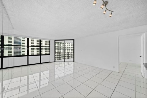 Copropriété à louer à Miami, Floride: 1 chambre, 98.85 m2 № 1984312 - photo 2