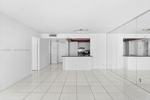 Copropriété à louer à Miami, Floride: 1 chambre, 98.85 m2 № 1984312 - photo 3