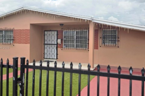 Casa en Miami, Florida 3 dormitorios, 183.95 m2 № 2017037