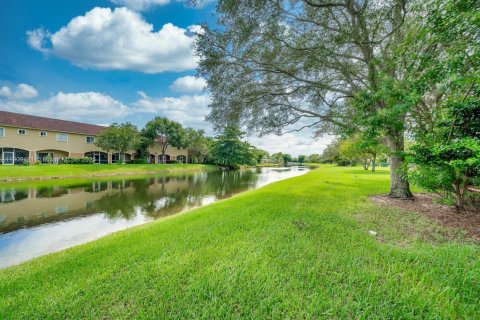 Touwnhouse à vendre à Tamarac, Floride: 2 chambres, 103.12 m2 № 1965177 - photo 28