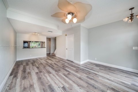 Touwnhouse à vendre à Tamarac, Floride: 2 chambres, 103.12 m2 № 1965177 - photo 7