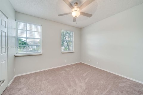 Touwnhouse à vendre à Tamarac, Floride: 2 chambres, 103.12 m2 № 1965177 - photo 17