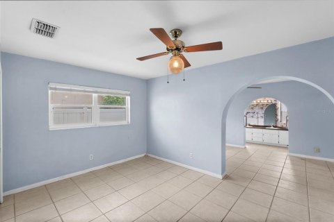 House in Largo, Florida 2 bedrooms, 161.19 sq.m. № 2110124 - photo 13