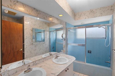 House in Largo, Florida 2 bedrooms, 161.19 sq.m. № 2110124 - photo 23