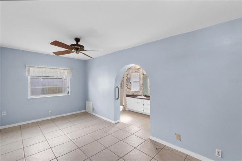 House in Largo, Florida 2 bedrooms, 161.19 sq.m. № 2110124 - photo 16